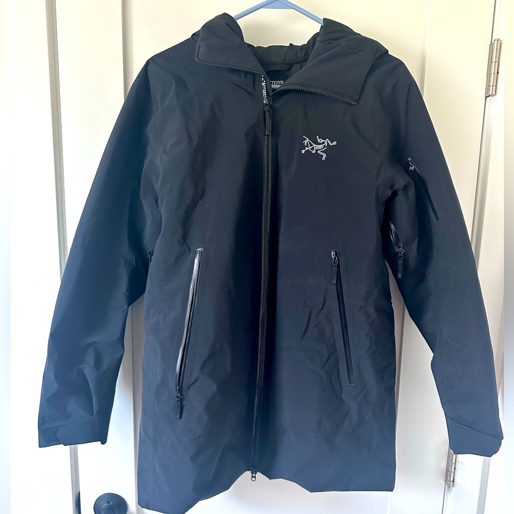 Arc’Teryx Sentinel Insulated Jacket in Black - women’s medium